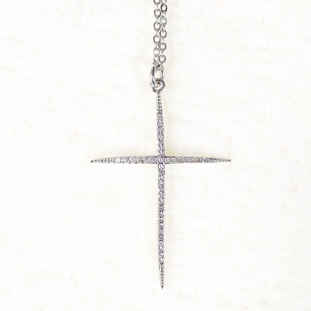 Silver cross necklace / Zirconia